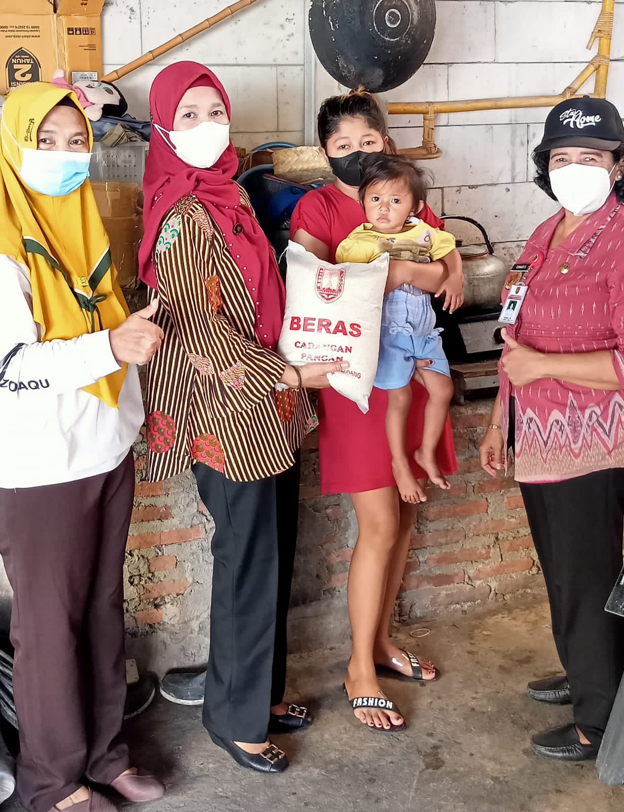 Bantuan Beras bagi keluarga yang memiliki balita stunting