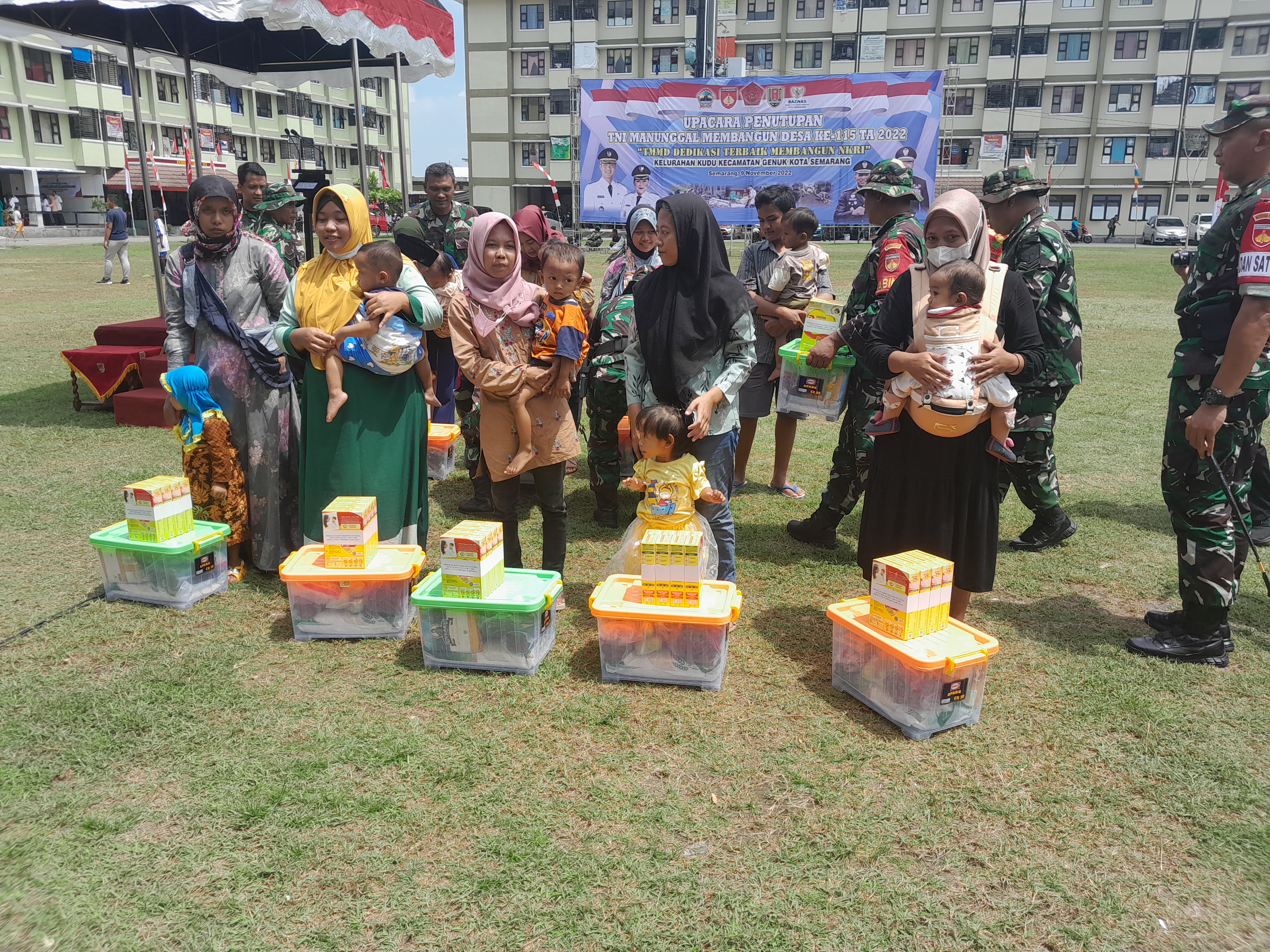 Pembagian Susu Bagi Balita Stunting di Kelurahan Kudu